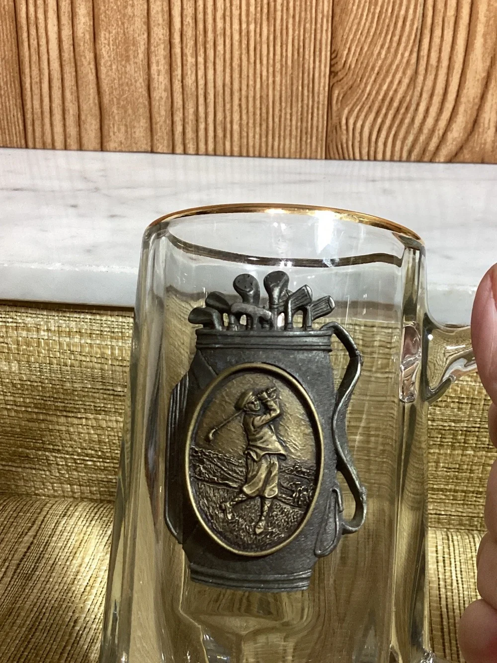 Clear Glass Golf-Themed Beer Mug with Gold Rim Metal 3 Medallion